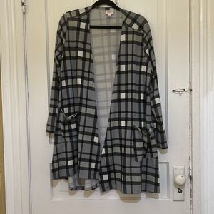 LuLaRoe CAROLINE Cardigan  Black White Grey PLAID Print Large